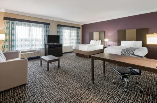 La Quinta Inn & Suites by Wyndham Corpus Christi-N Padre Isl Hotels near Bob Hall Pier