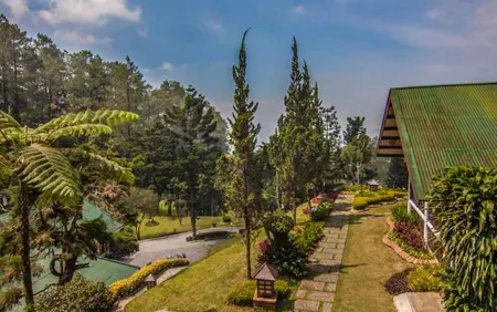 Puncak Pass Resort Отели рядом с достопримечательностью «Sunset Point Telaga Saat Puncak»