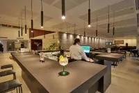 Flix Hotel - ที่มีบาร์