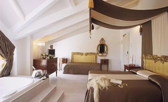 M Glamour Hotel