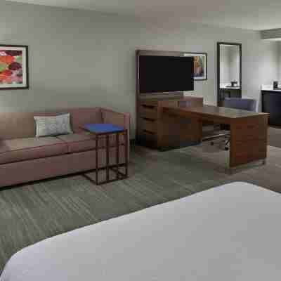 Hampton Inn & Suites by Hilton Montreal-Dorval Rooms