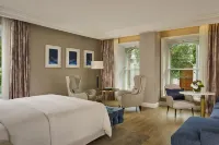 The College Green Hotel Dublin, Autograph Collection