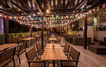 Maikhao Hotel Отели рядом с достопримечательностью «Sai Kaew Beach»