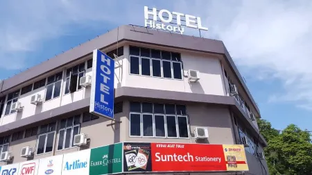 History Hotel Отели рядом с достопримечательностью «Galeri Seni Piring Hitam»
