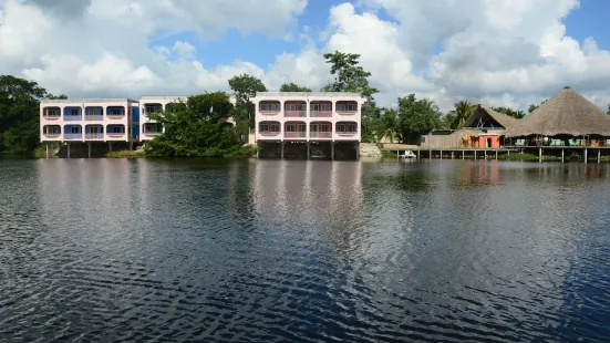 Lamanai Hotel & Marina