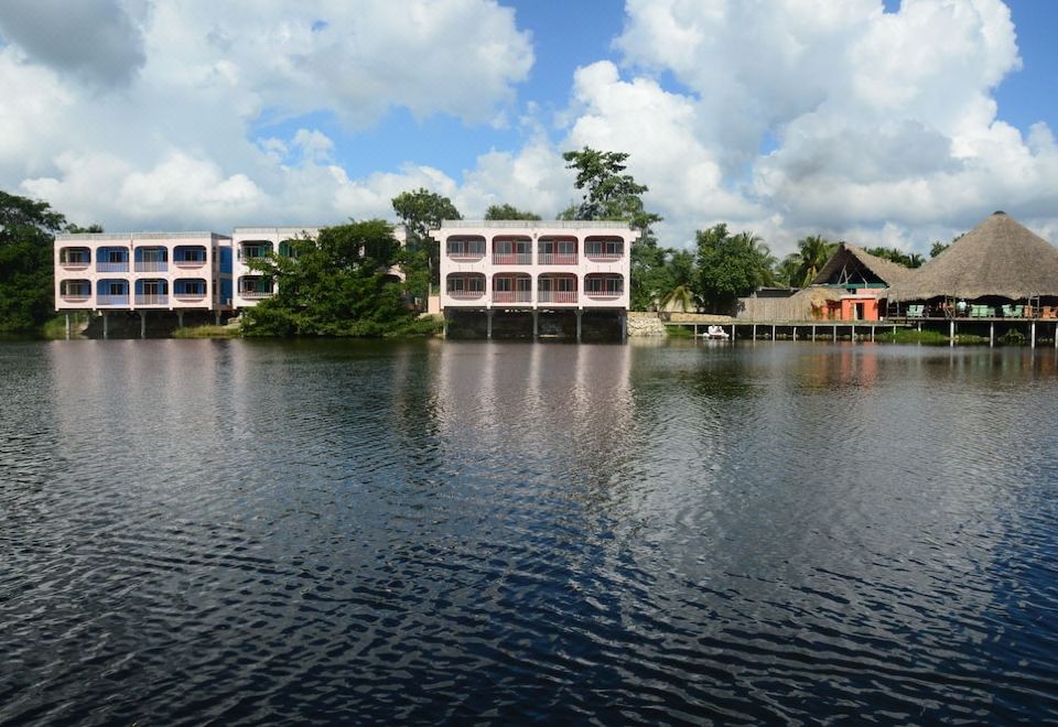 Lamanai Hotel & Marina - Housity