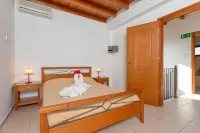 Andreas Beach Villa Large Private Pool Walk to Beach Sea Views A C Wifi Car Not Required - 1654 Отели рядом с достопримечательностью «Glika Nera Bay»