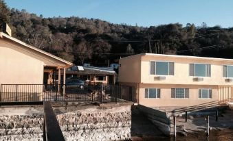 Lake Marina Inn