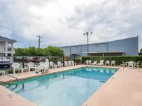 Quality Inn Decatur River City - Pools