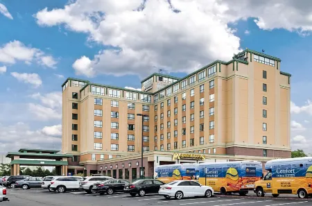 Comfort Inn & Suites Logan International Airport Отели рядом с достопримечательностью «Revere Beach»
