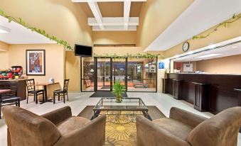 Days Inn & Suites by Wyndham DeSoto