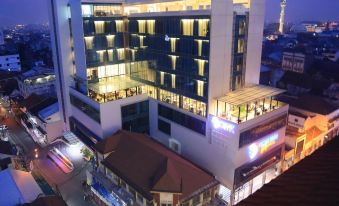 Pasar Baru Square Hotel Bandung Powered by Archipelago