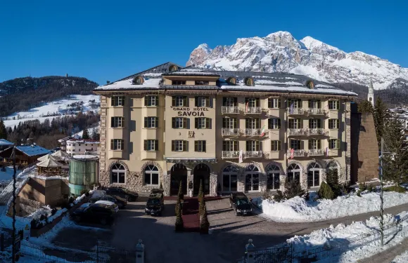 科爾蒂納丹佩佐薩沃亞大酒店-麗笙精選酒店