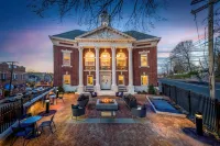 Hampton Inn and Suites Huntington Downtown Hotels near Vanderbilt Museum and Planetarium