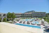 Emerald Hotel - Pools