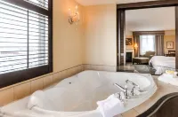 Le St-Martin Hotel & Suites Hôtels à : Laval