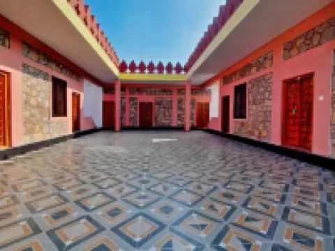 ปุชคาร์ รีทรีท รีสอร์ท โรงแรมในปุชการ์