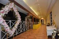 The Grand Neelam - 3 ดาว