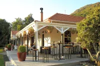 Furneaux Lodge فنادق في Punga Cove