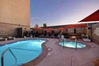 Hampton Inn and Suites Los Angeles Burbank Airport - Airport Shuttle