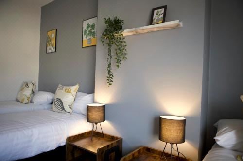 The Flintshire - North Wales - Sleeps up to 9 - Housity