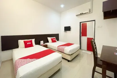 OYO 275 Senyum Inn