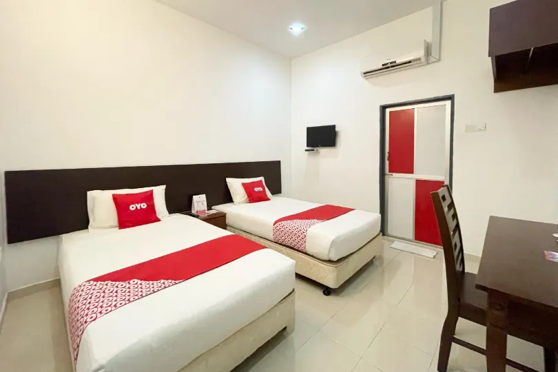 OYO 275 Senyum Inn