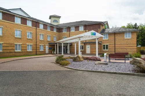 Holiday Inn Express Stirling Hotels in Alloa