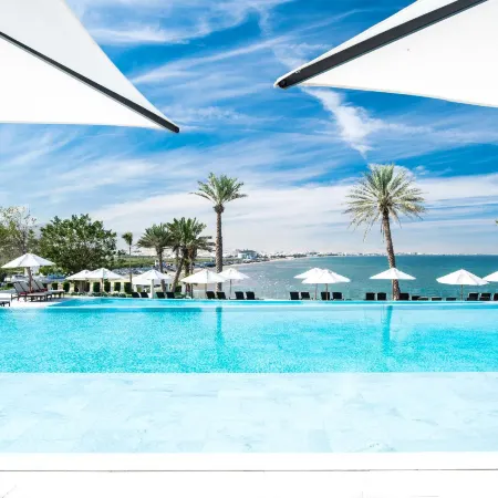 Crowne Plaza MUSCAT by IHG Отели рядом с достопримечательностью «Qantab Beach»