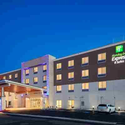 Holiday Inn Express & Suites Medford Hotel Exterior