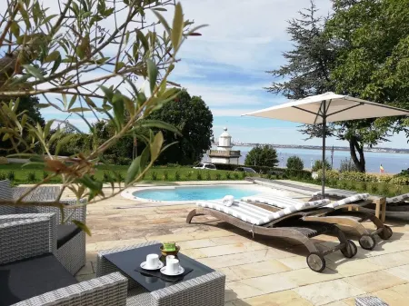 Le Manoir des Impressionnistes - Bord de Mer Отели в г. Пендепи