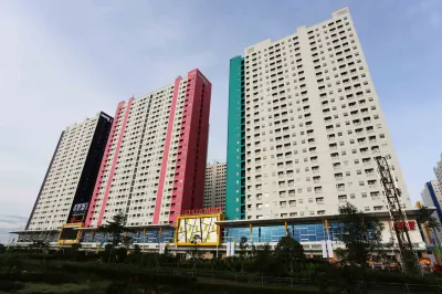 Apartemen Green Pramuka Cozy فنادق في 