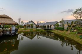 ลอฟพิคอล รีสอร์ท