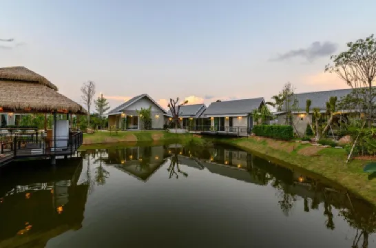 Loftpical Resort Hotels in Boat Lagoon