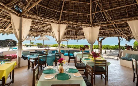 Driftwood Beach Lodge