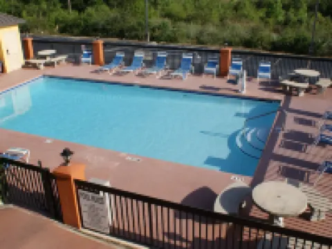 Home Town Inn & Suites Hotels in Crestview