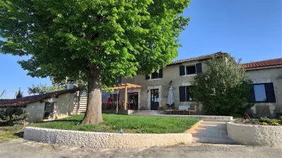 Auberge Casa Sana Hotels in Pillac