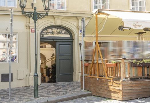 스리 골든 크라운 아파트먼트