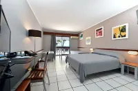 Le Stanley Hôtel Hotels near Chinatown Mall