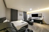 The City Hotel