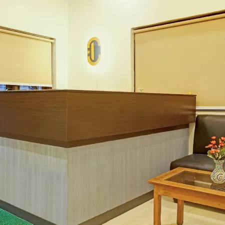 Itsy Hotels Crown Inn Отели рядом с достопримечательностью «Стадион Balewadi»