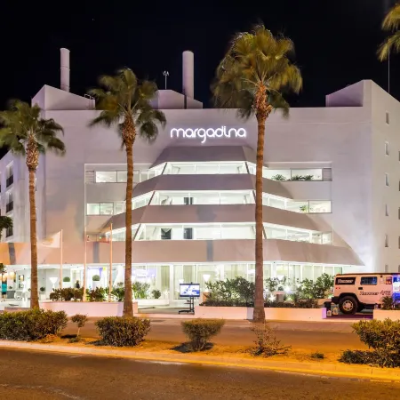 MARGADINA HOTEL Отели рядом с достопримечательностью «Монастырь Айя Напа»