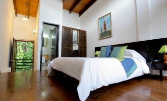 La Reserve Hotel - Housity