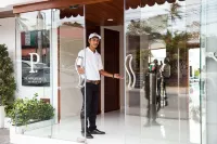 The Privilege Hotel Ezra Beach Club Các khách sạn gần DEV TAILOR SAMUI