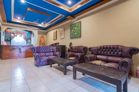 RedDoorz Near Pantai Karang Hawu Pelabuhan Ratu Отели в г. Cikakak