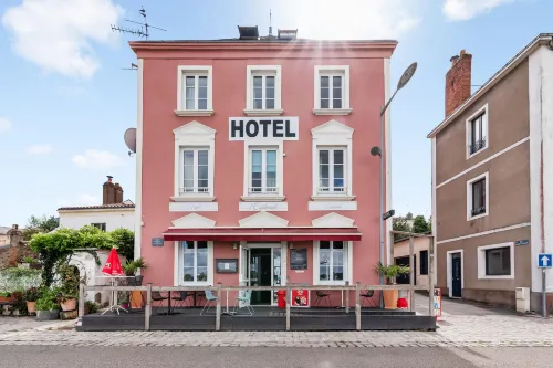 L'Esplanade Hôtel Restaurant Bar à Vin Hotels in Port-Saint-Pere