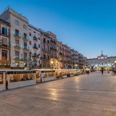 塔拉戈納論壇飯店 塔拉戈納水渠附近的飯店