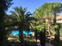 Le Jardin d'Homps Hotel dekat Chateau Grand Moulin