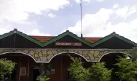 Sundowner Lodge Các khách sạn ở Lare