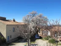 Le Guintrand Hotels in Reilhanette